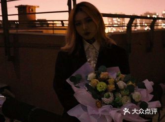 给女朋友买的白色系花束,收到花她真的很开心
