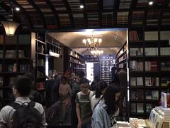 -钟书阁(松江泰晤士小镇店)