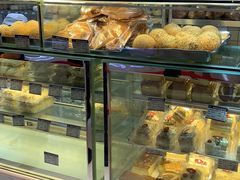 面包甜点陈列柜-白玉兰食品甜凤店(合生汇店)