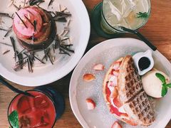 -ROAST coffee & eatery