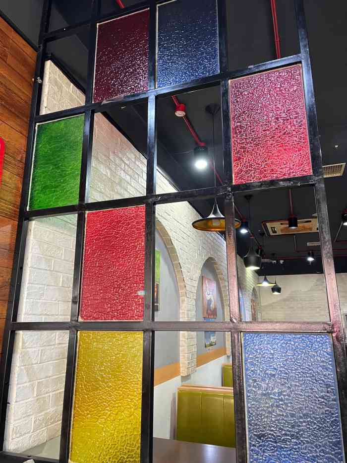 麦卡珑双拼比萨(王串场店)-"和娃二人世界,娃吵着要吃披萨,于是抱着开