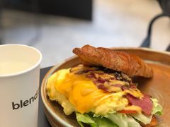 烟熏牛肉嫩蛋法式可颂-blend咖啡部落(车公庙店)