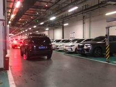 -万达广场菱角湖店-地面停车场