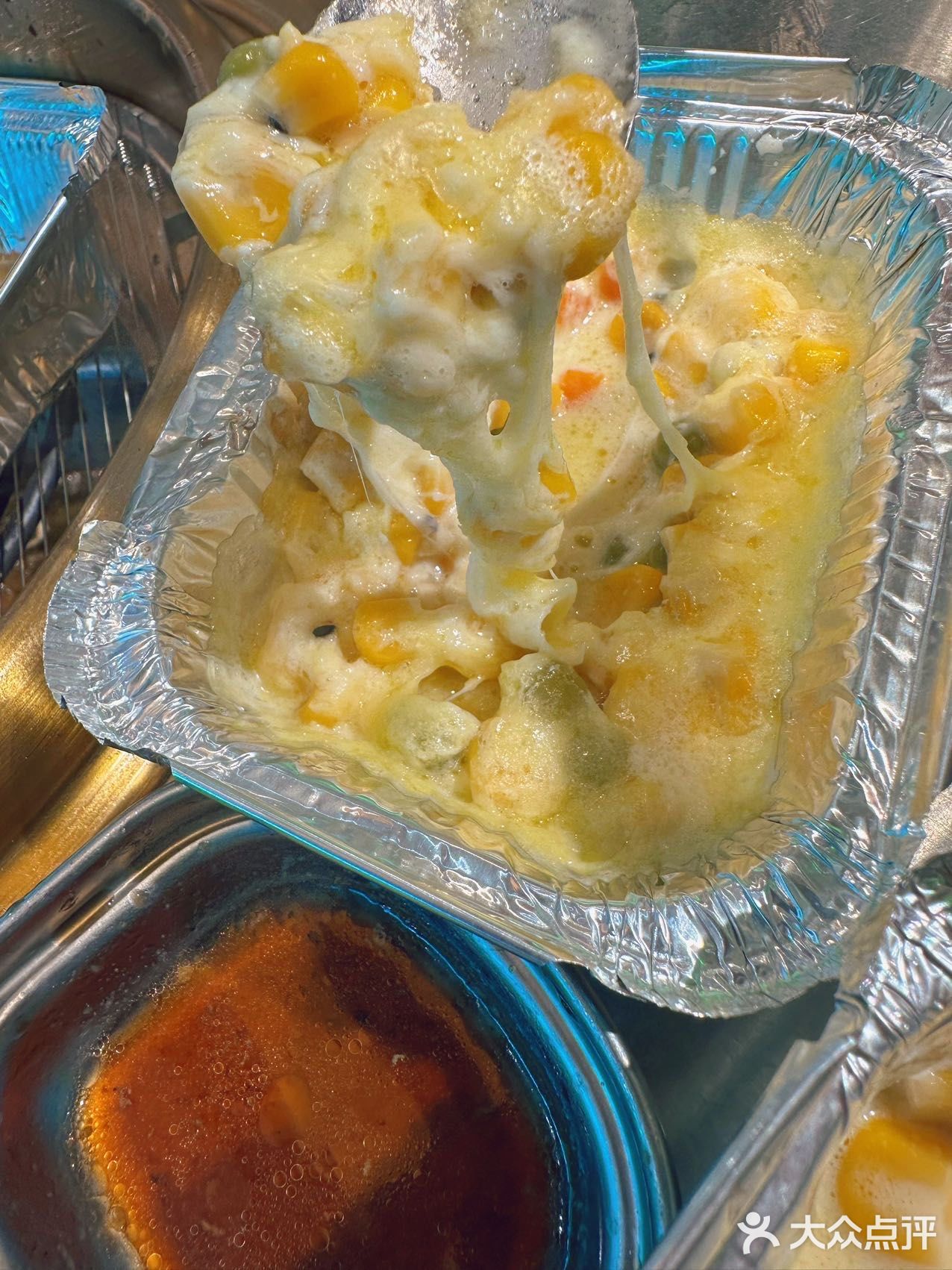 坠坠爱在这种半开放式的环境下炫无限烤肉啦🍖