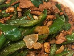 -阿瓦山寨·湘菜现炒·剁椒鱼头王(咸阳总店)