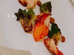 煎龙虾配罗马花菜佐翡翠奶油汁-Jean Georges