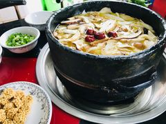 -南渝食府.墨脱石锅松茸鸡