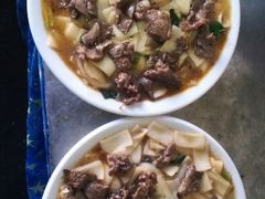 加肉面片-拉卜楞明月小笼包子总店