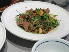 香菜炒牛肉-桂满陇·手作小笼包&江南叫花鸡(中山公园店)
