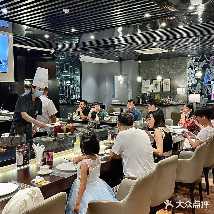 这家铁板烧平价又低调，还有我爸爱吃的蚕蛹