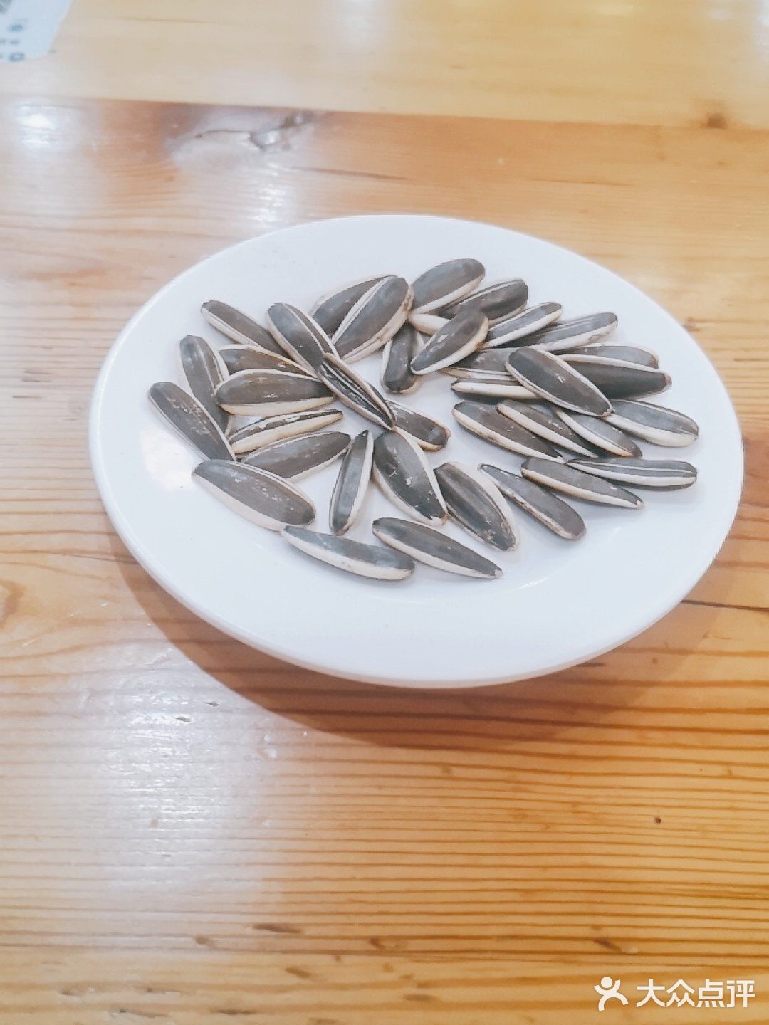 本来想吃旁边那家饭店，结果没开门，就想随便找一系家