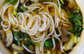 Three Delicacies Rice Noodles with Mushrooms