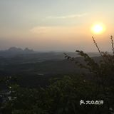要靠手腳攀爬才能走上去。走走停停，輾轉來到細米寨
