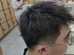 -一東造型烫发染发