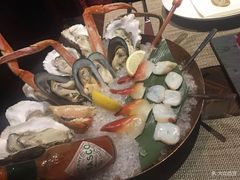 三文鱼配大虾-YUE·6·西式融合餐厅(外滩六号店)