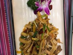 芭蕉花炒牛肉-香巴拉云南餐厅(华莱坞店)