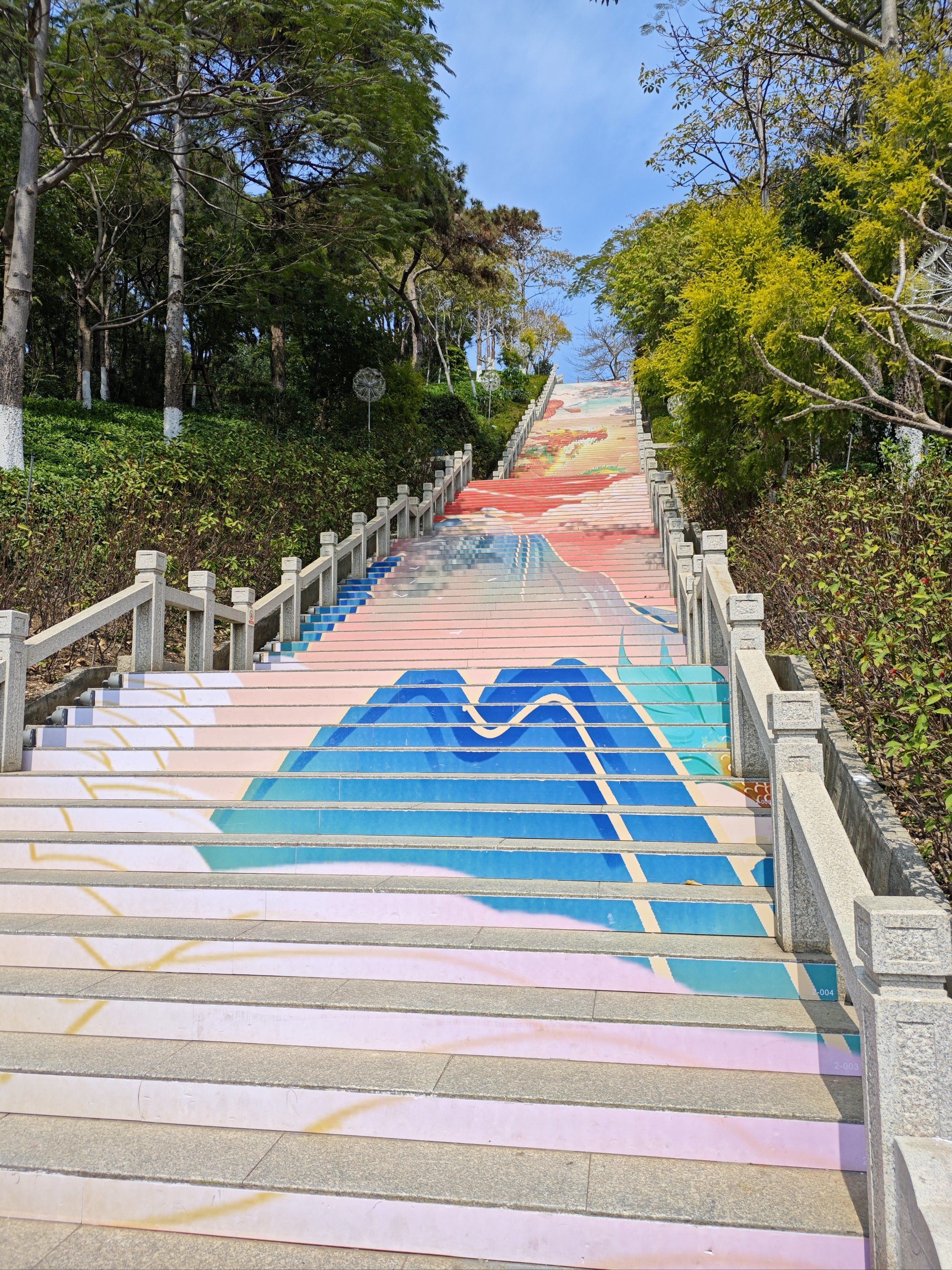 彩虹阶梯 龙年主题