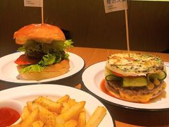 减脂增肌双层牛肉堡-龙治汉堡(中华城店)