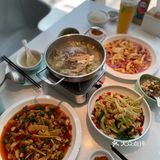 味道炒鸡正宗！里面的料也很多，牛肉炒鸡大片！