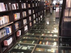 -钟书阁(松江泰晤士小镇店)