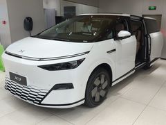 -小鹏汽车(上海静安大融城店)