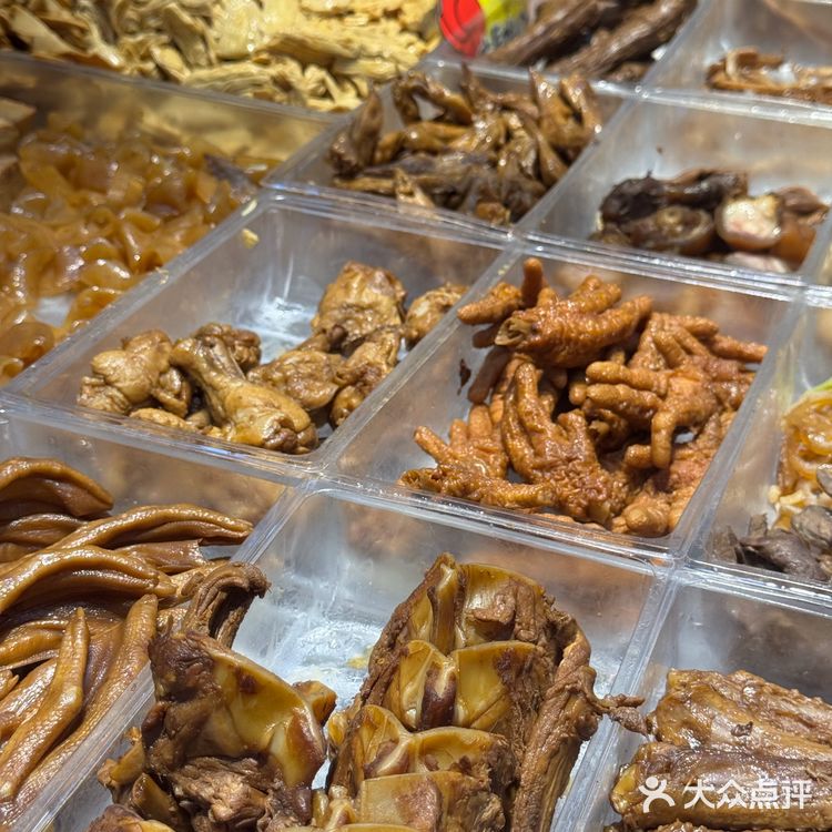 小区楼下竟藏着神仙热卤铺！这也太香了吧～🍖