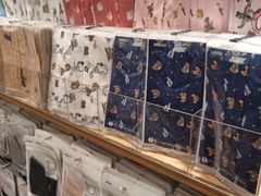 -名创优品(北京新中关购物中心地铁层店)