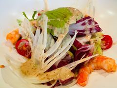 牛油果鲜虾色拉配芝麻沙律汁-太平洋西餐厅(金陵饭店)