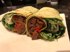慢炖牛肉鲜蔬握不住大卷-星巴克臻选(深圳皇庭广场分店)