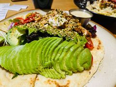 照烧鸡肉配牛油果拉法沙拉-HELLO 27 意面·沙拉·帕尼尼