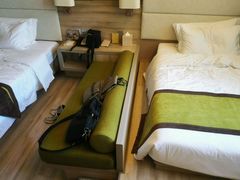 -西安大雁塔科技大学地铁站亚朵酒店