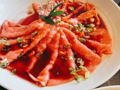 水上漂嫩牛肉-大隐·成都火锅Bistro(合生麒麟新天地店)