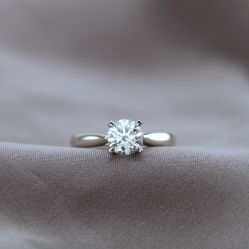 -威德钻石-克拉钻大本营(南京东路店)