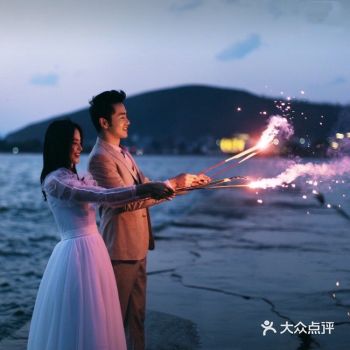 推荐一组烟花夜景婚纱照，火爆你们的朋友圈