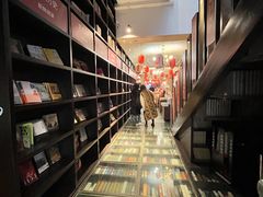 -钟书阁(松江泰晤士小镇店)