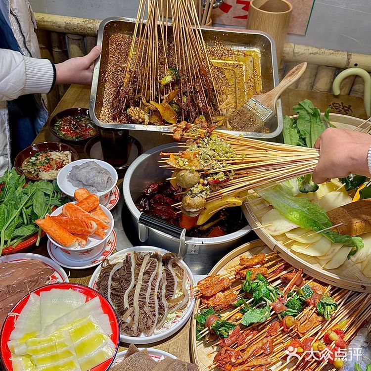 可以永远相信！昆明人排队都要吃的串串！ 