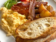 -ROAST coffee & eatery