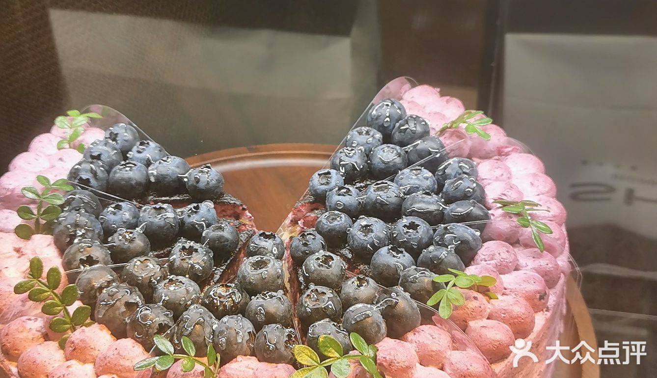 佑禾排累了，吃个虎皮蛋糕！