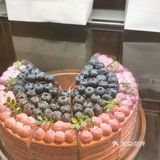 佑禾排累了，吃个虎皮蛋糕！
