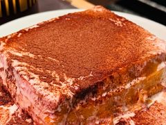 漏奶滑-潮界(虹桥新天地店)