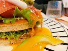 三文鱼水波蛋松饼-AFS Cafe & Canteen(闽江二路店)