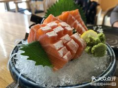 三文鱼腩刺身-花炉日本料理