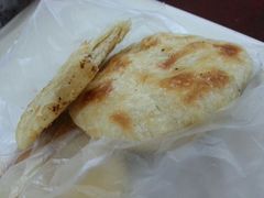 薄饼似的烧饼-春雨羊汤店(广开四马路总店)