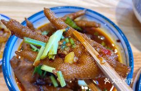 Spicy Braised Chicken Feet