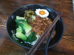 蚝汁卤肉饭-黑白电视长沙小吃(美林M·LIVE天地东座店)