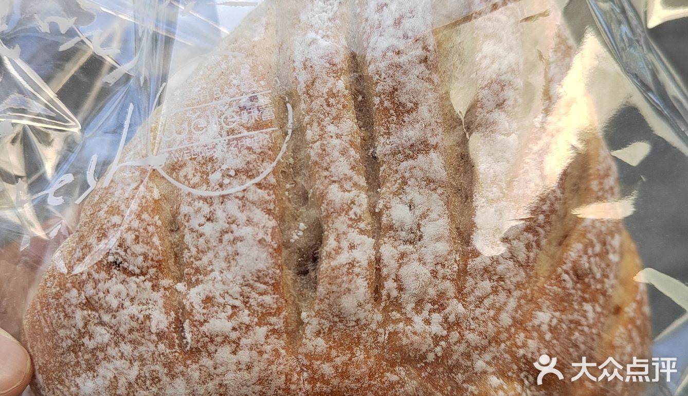 一口全麦葡萄奶酪，一杯美式，绝配！