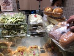 -白玉兰食品甜凤店(合生汇店)