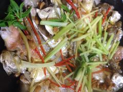 沙锅杂鱼煲-郑厨私房菜