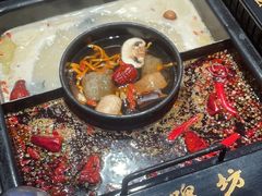 -老牌坊云南鱼豆花火锅(哈西万达店)