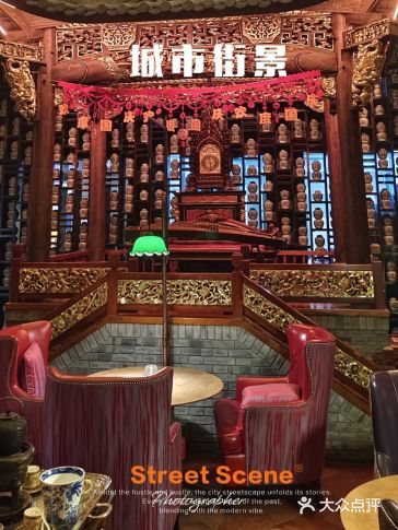 独立包厢兼具品茶与用餐功能，功夫茶的袅袅茶香萦绕其间